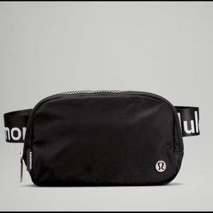 Lululemon Everywhere Belt Bag Black/White